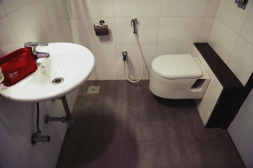 פונה Oyo 710 Hotel Kshitij מראה חיצוני תמונה