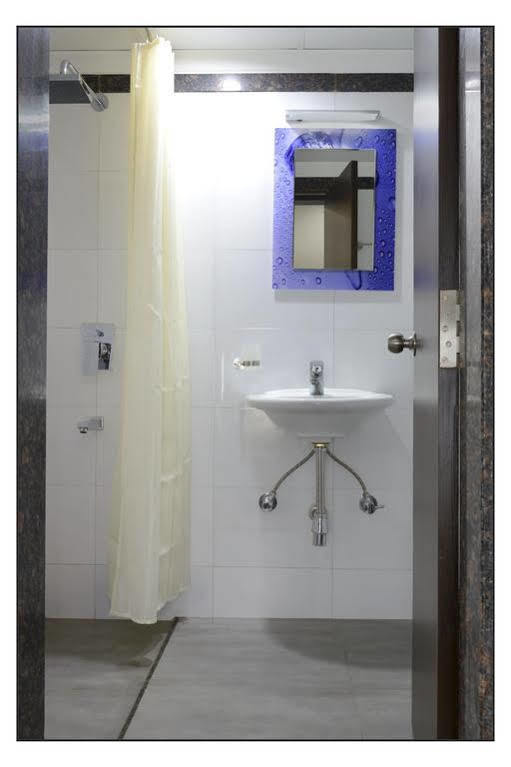פונה Oyo 710 Hotel Kshitij מראה חיצוני תמונה