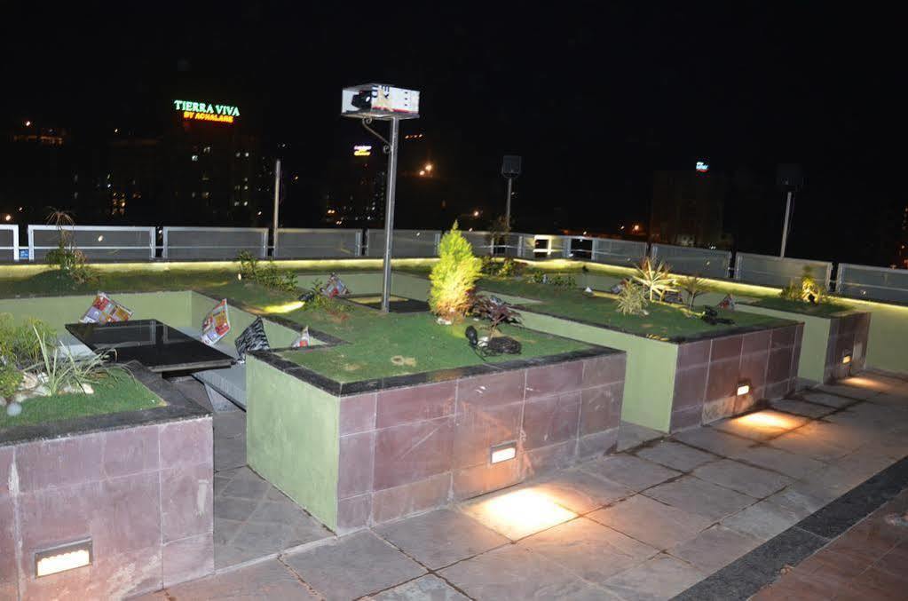 פונה Oyo 710 Hotel Kshitij מראה חיצוני תמונה