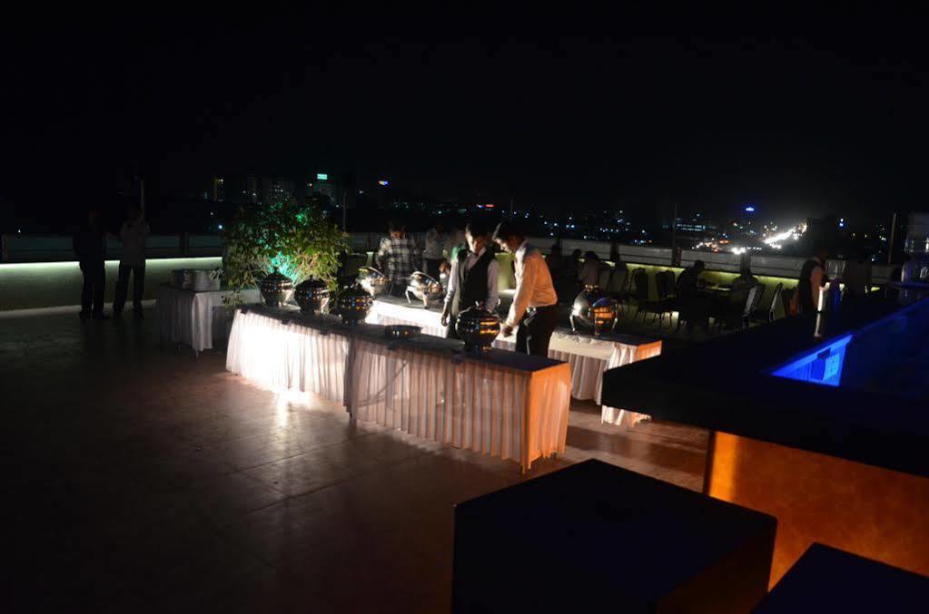 פונה Oyo 710 Hotel Kshitij מראה חיצוני תמונה