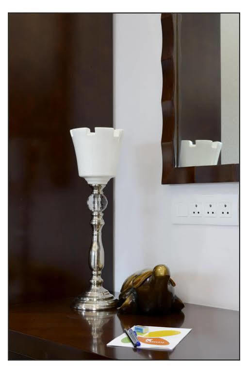 פונה Oyo 710 Hotel Kshitij מראה חיצוני תמונה