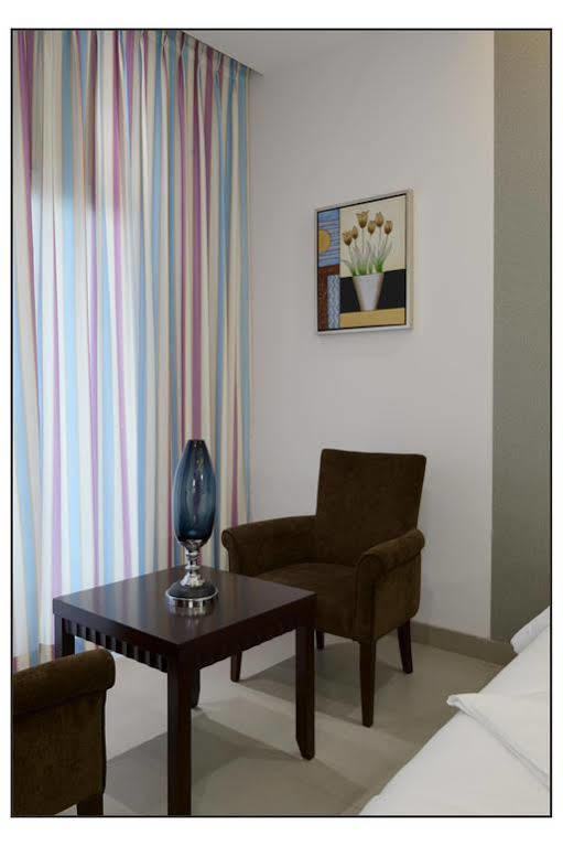 פונה Oyo 710 Hotel Kshitij מראה חיצוני תמונה